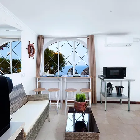 Faraglionensis Monaconehouse * كابري