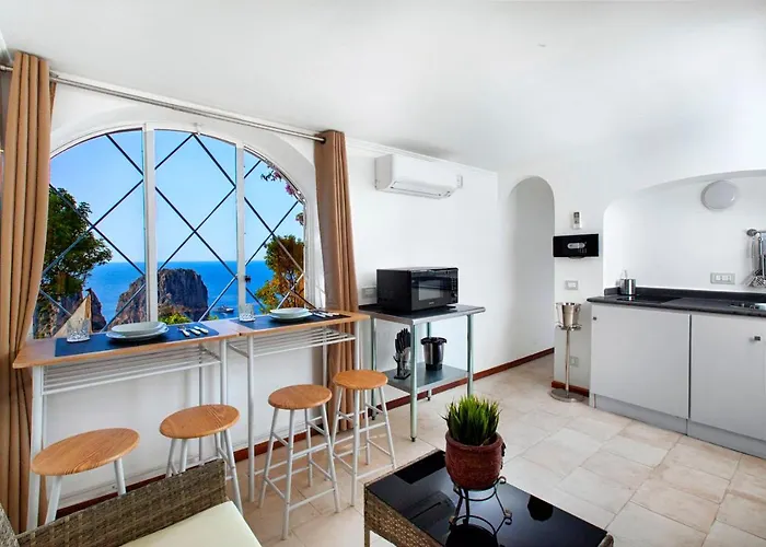 Faraglionensis Monaconehouse * كابري